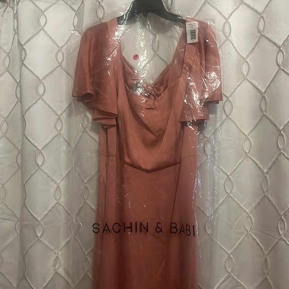 Elegant Sachin & Babi Gown - Picture 8 of 8